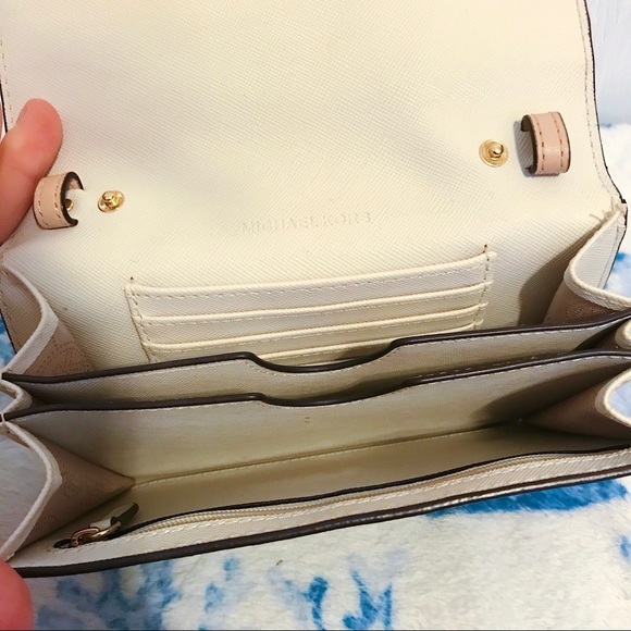 🚫SOLD🚫 🛩 Michael Kors Jet Set Travel Clutch Wallet - Picture 4 of 8